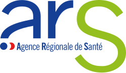 Logo de l'Agence Régionale de Santé (ARS) avec les lettres 'ars' en bleu et vert, et l'inscription 'Agence Régionale de Santé' en bleu en dessous. Un petit symbole tricolore bleu, blanc, rouge est présent à gauche. L'arrière-plan est transparent