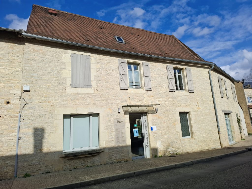Façade maison de santé de la ville de Catus